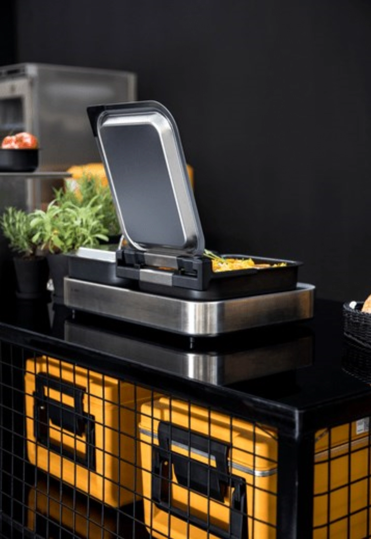 GN Buffetdeckel aus Edelstahl mit Absenkfunktion 1/2