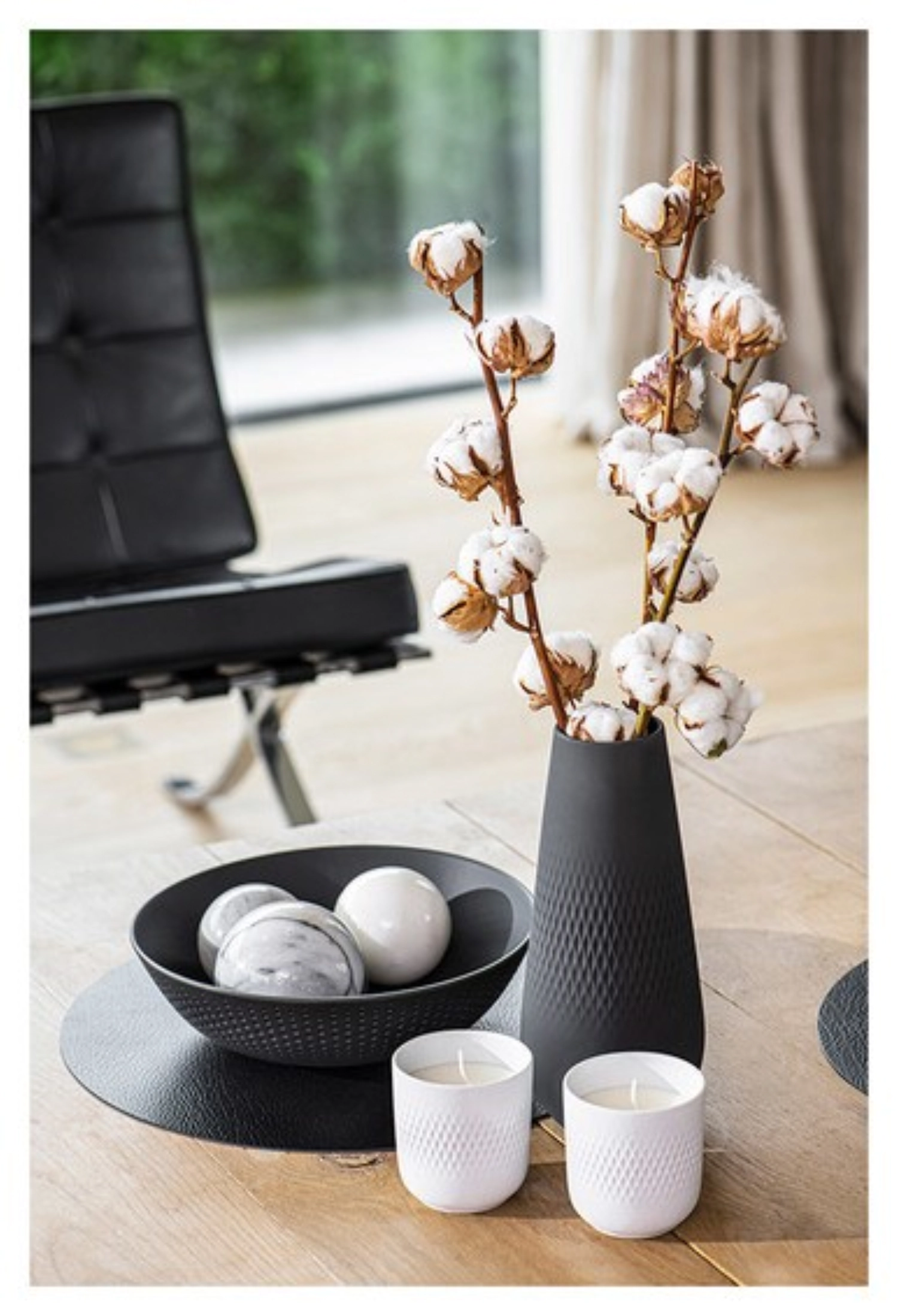 Manufacture Collier noir Vase Carré hoch