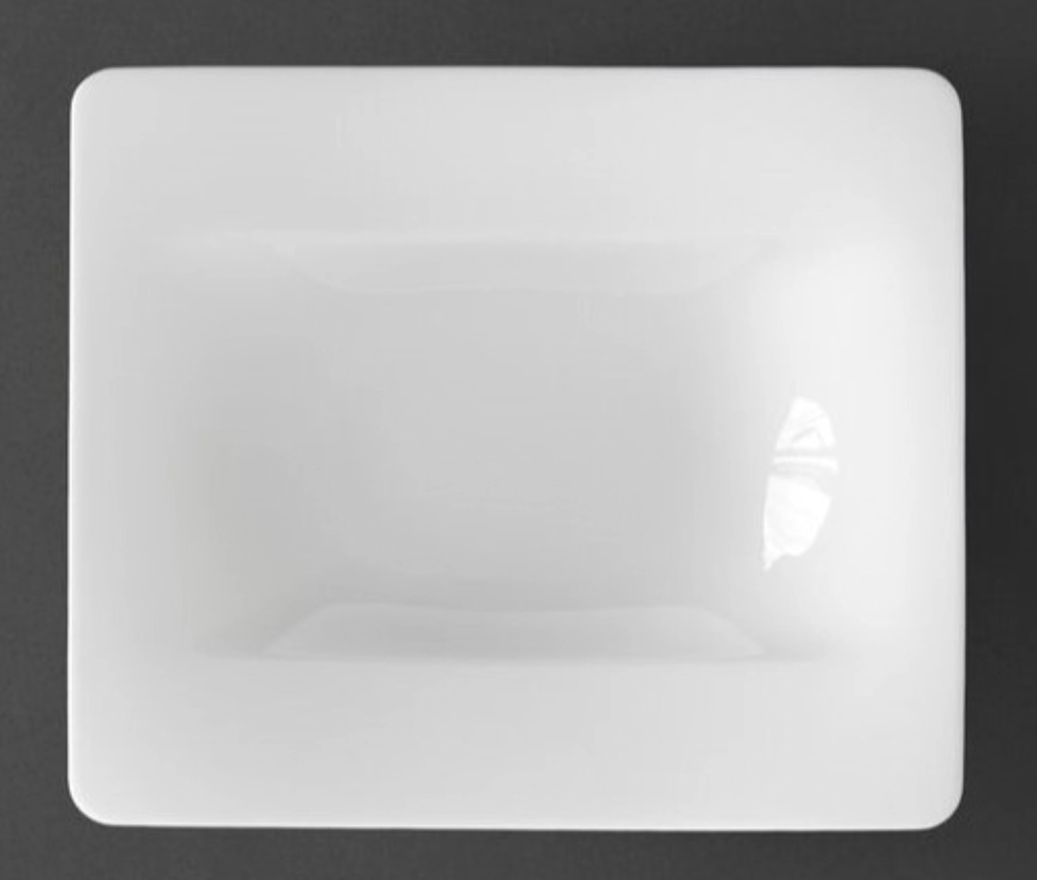 Modern Grace Teller tief