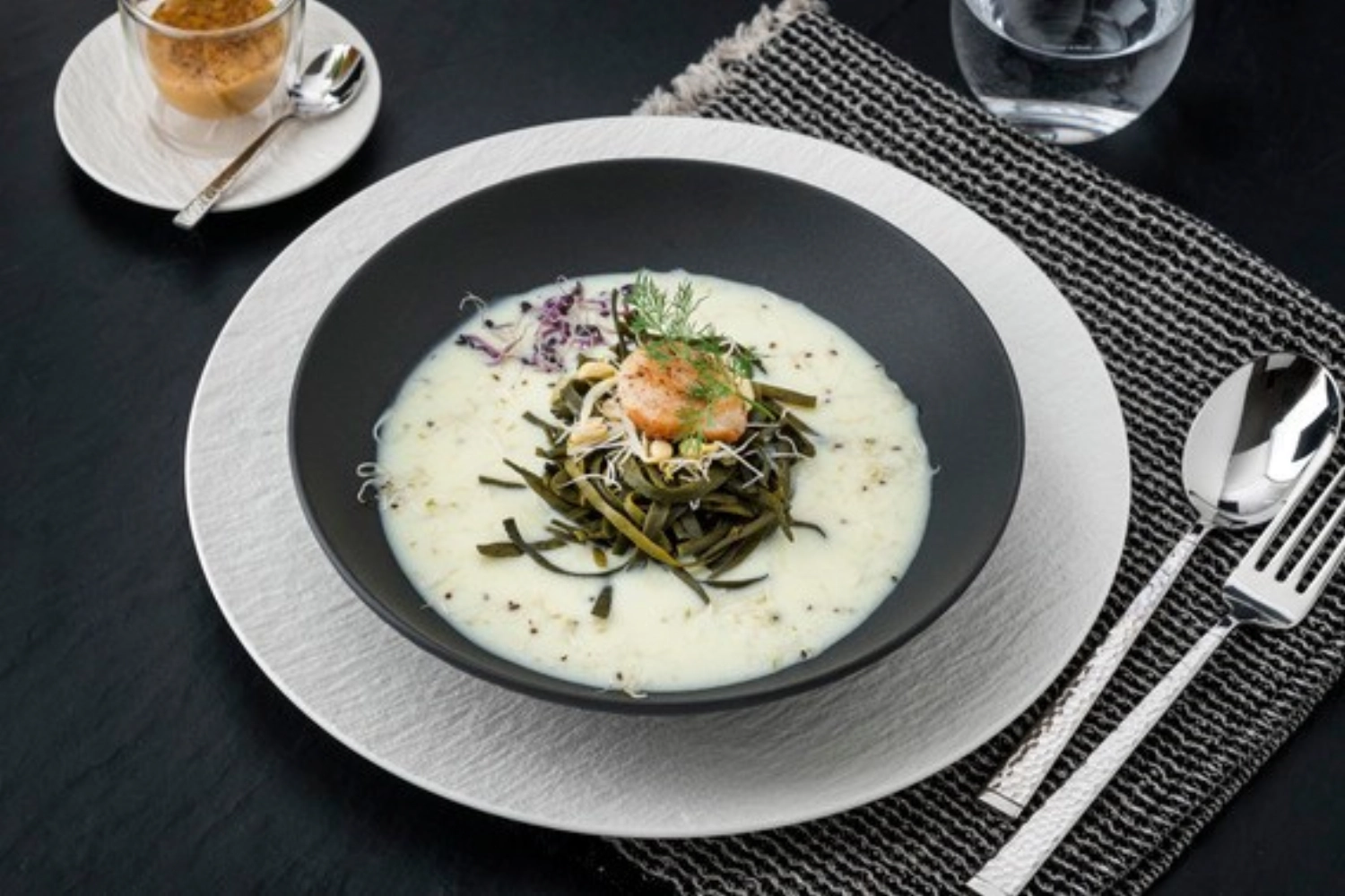 The Rock White Glacier Coupeteller flach