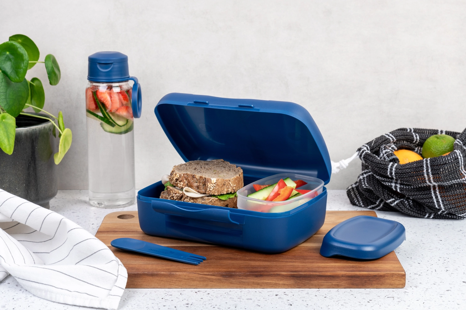 Amuse basic brunch salad box cuillère bleu foncé