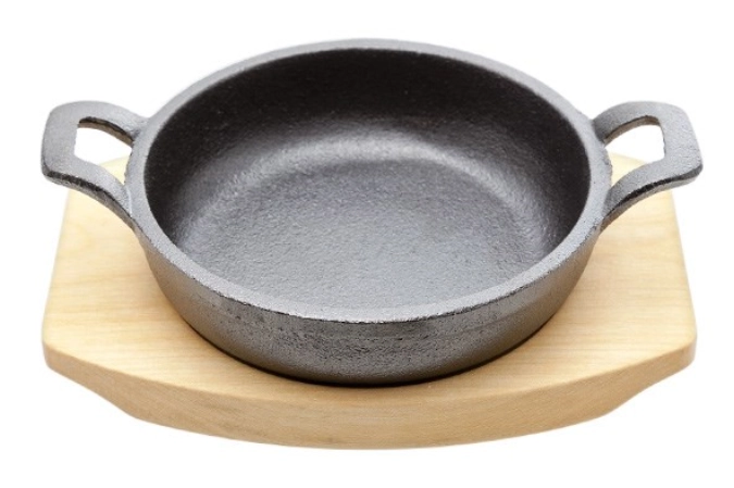 Fonte plat a gratin d12cm sur planche