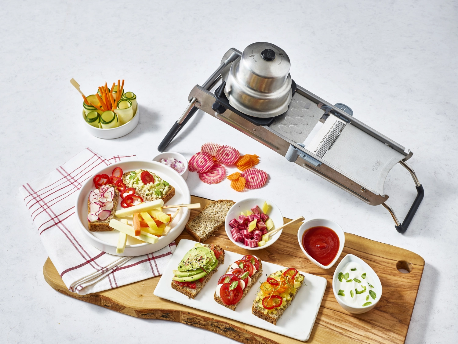 Ultra REVOLUTION Mandoline mit 3 Juliennes Klingen