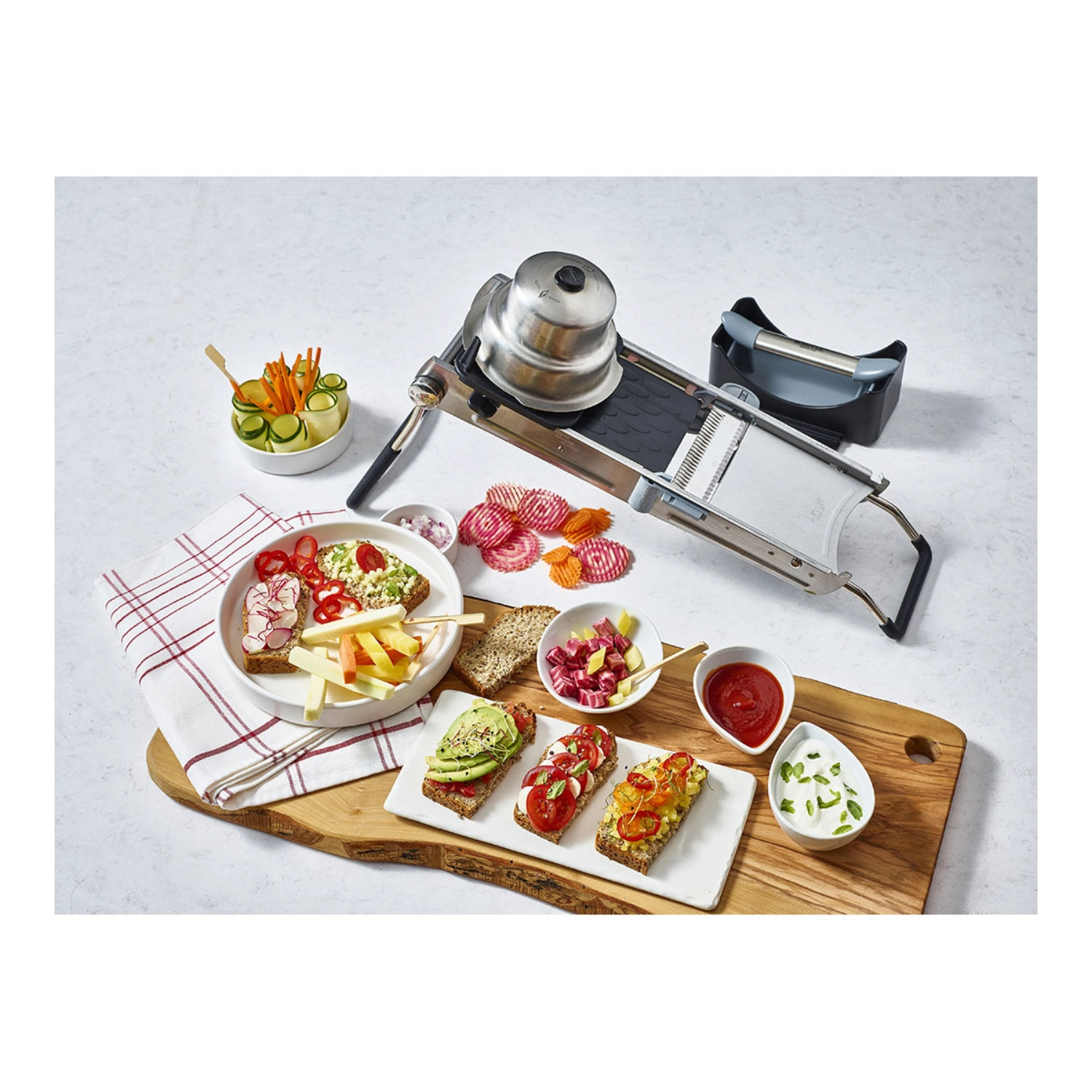 Ultra REVOLUTION Mandoline Master avec 6 lames juliennes