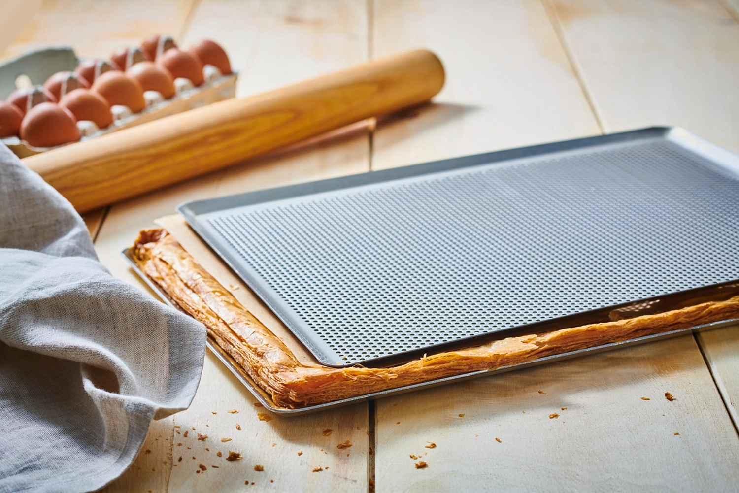 Plaque patissiere alu. perforee 53x32.5