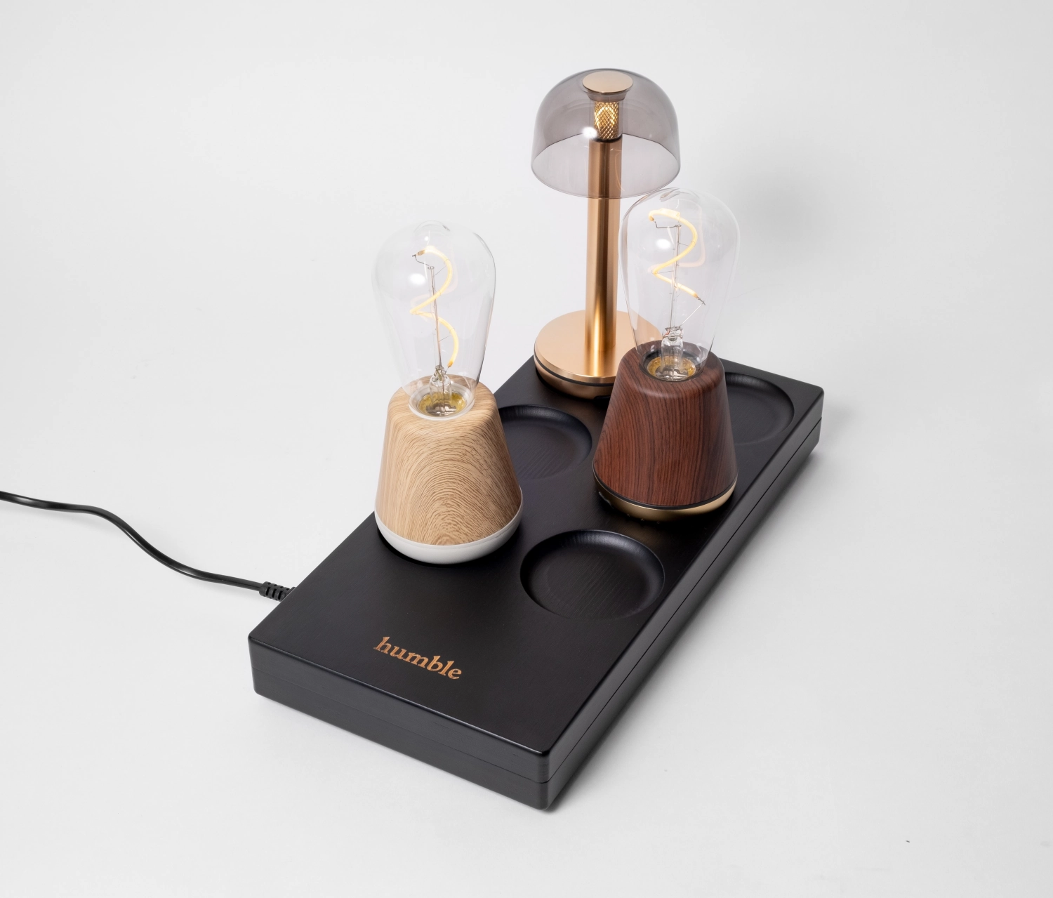 Wireless Ladegerät mit 6 Docks für One und Two