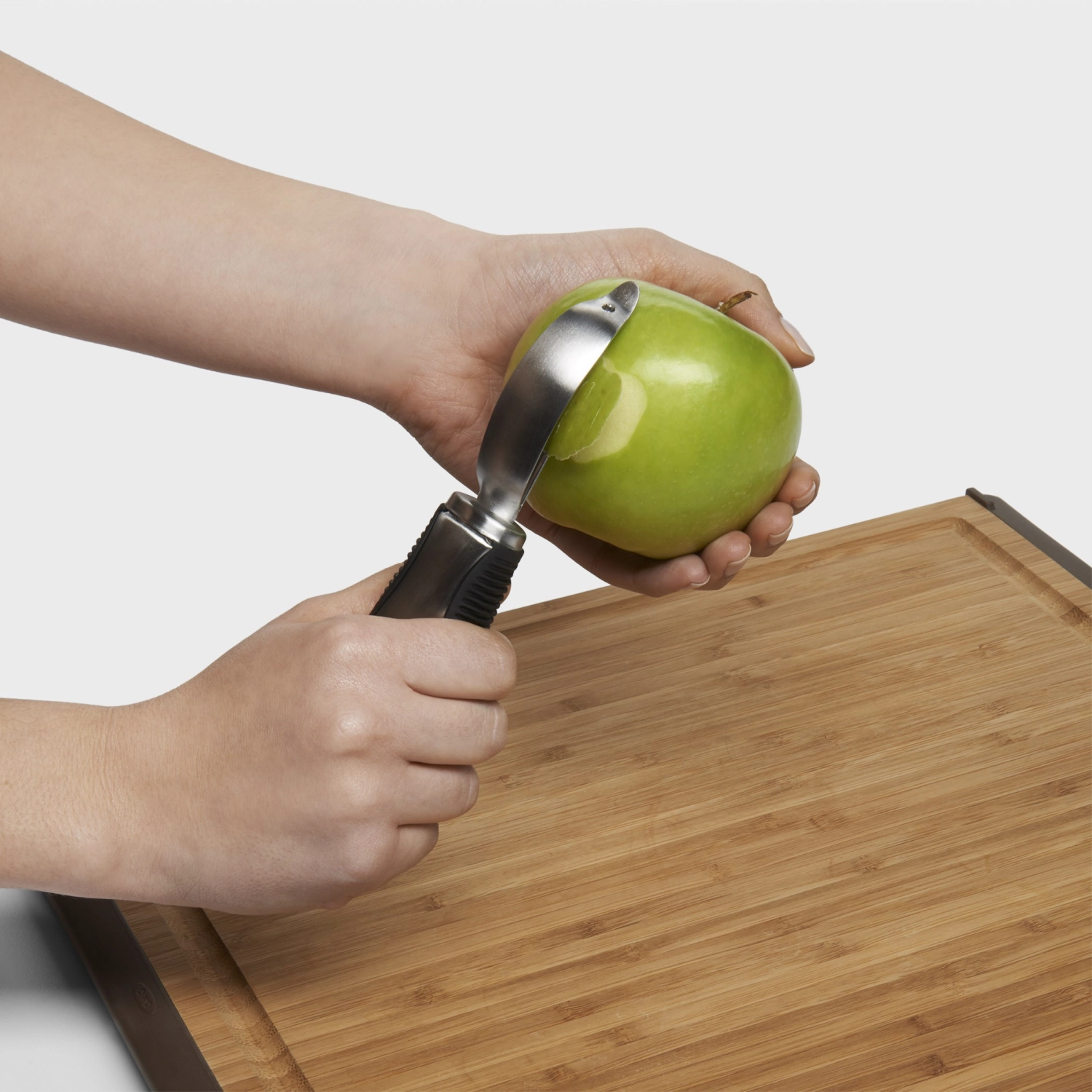 Good Grips Steel Schäler mit Schwenkkopf