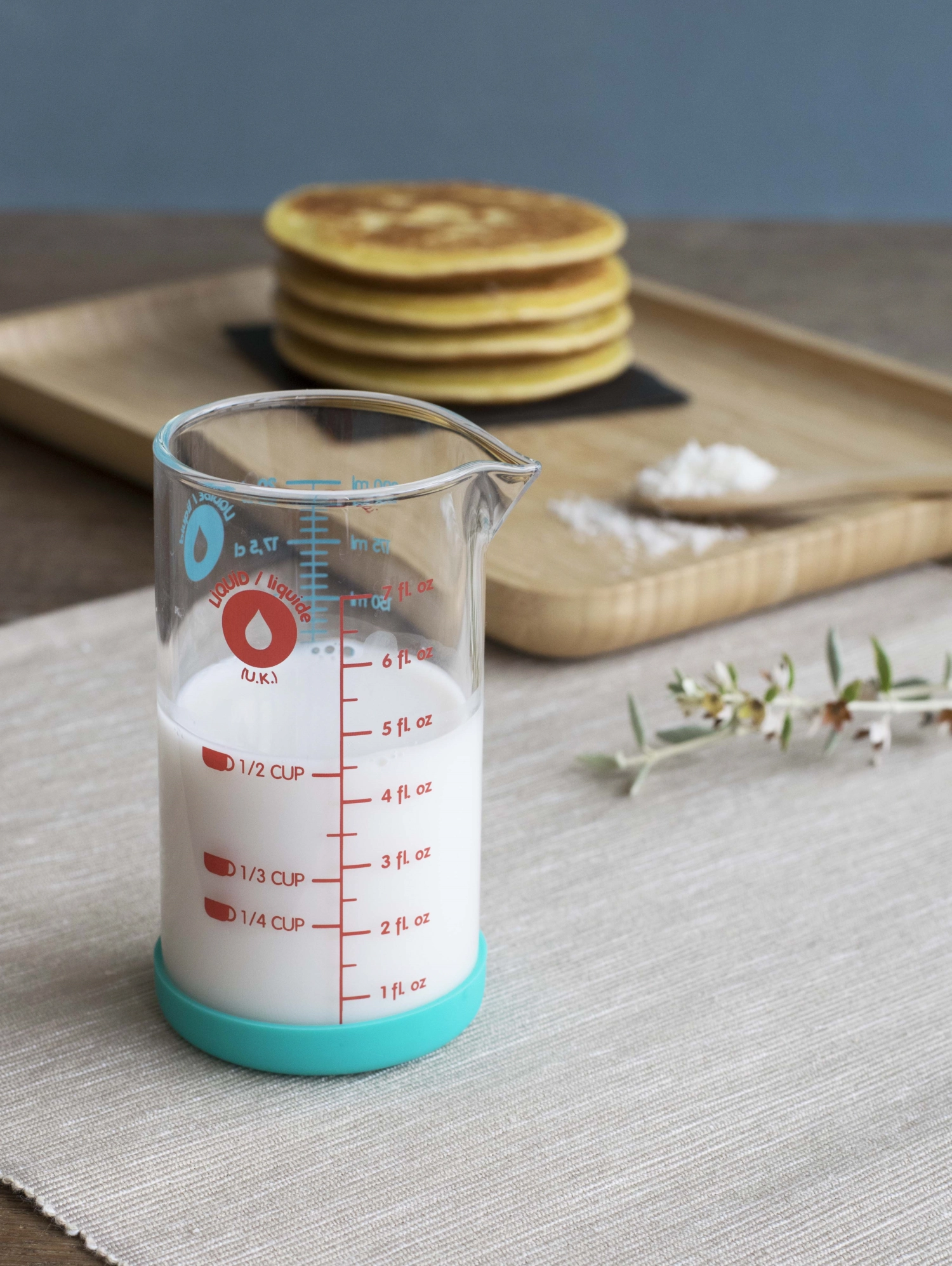 Messbecher mit Silikonboden