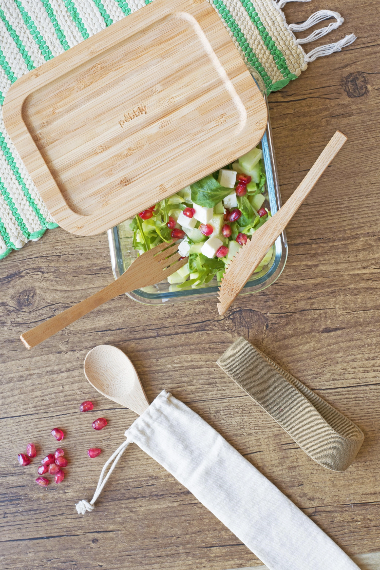 Lunchbox mit Bambusdeckel und Besteck