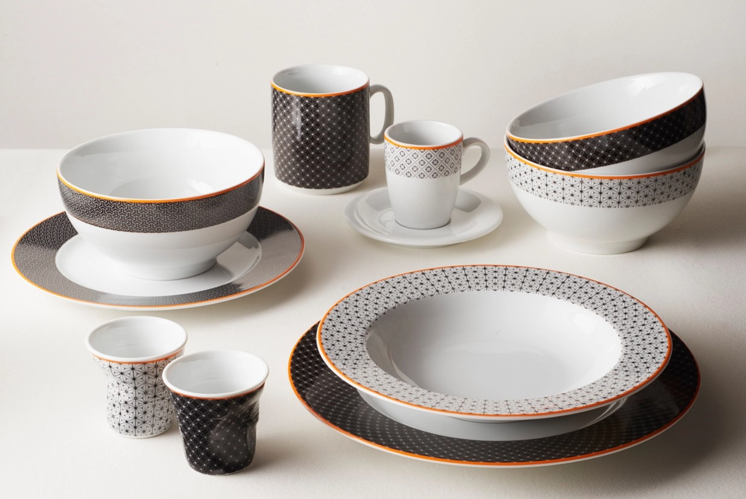 Assiette à dessert, h : 2 cm, ø 21.5 cm, poivre