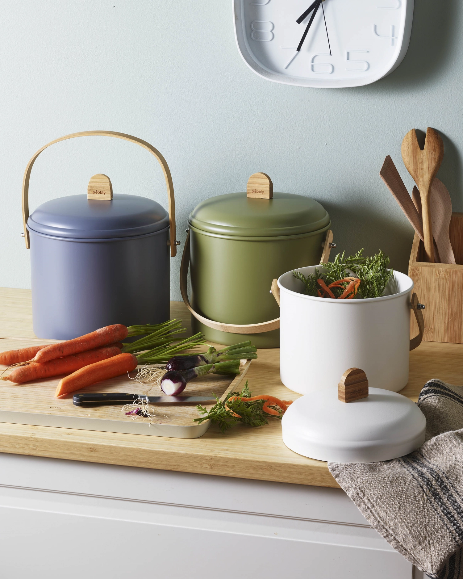 Bac à compost avec filtre à charbon