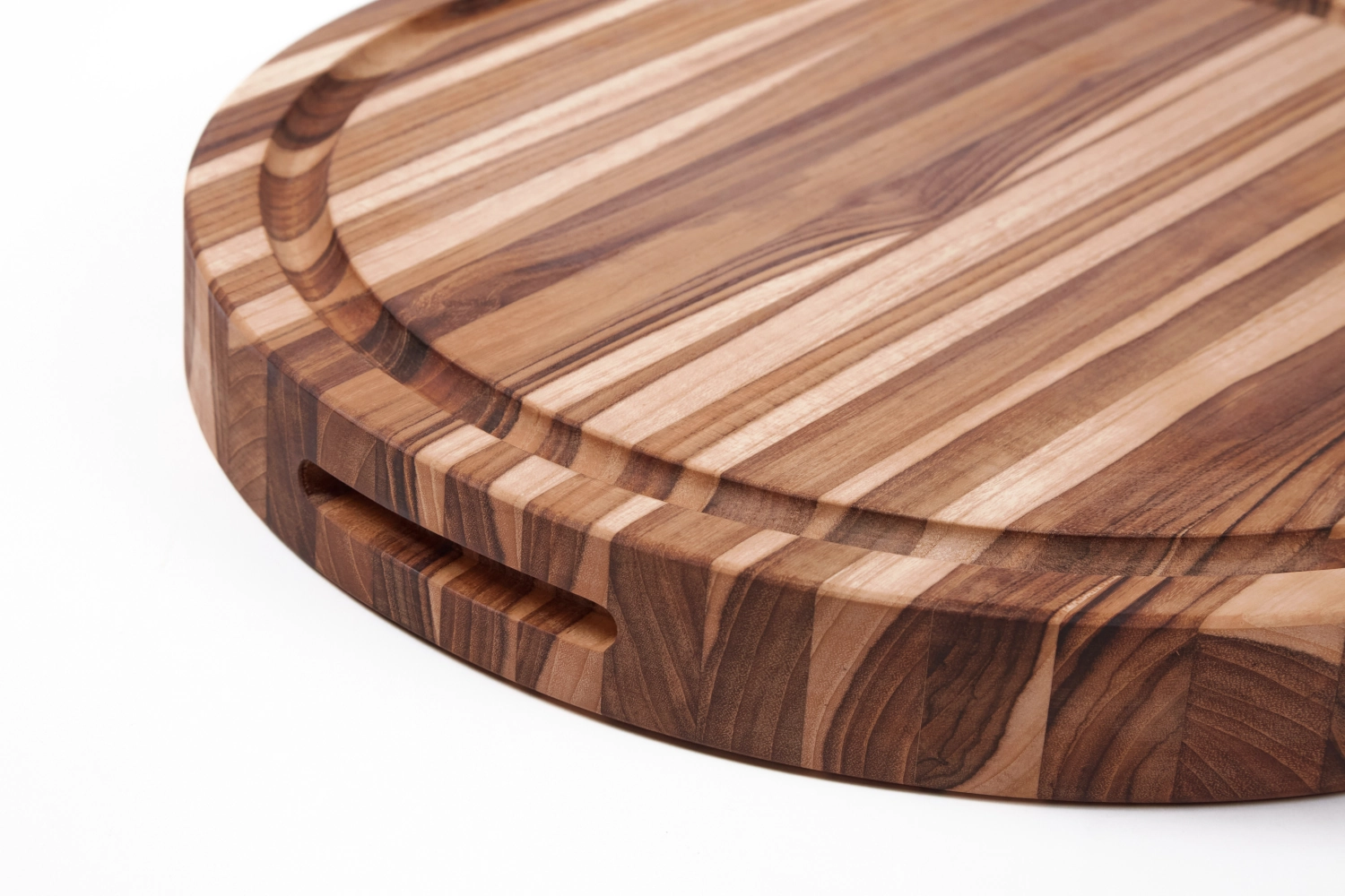 Traditional Schneidbrett mit Saftrille und Griffen