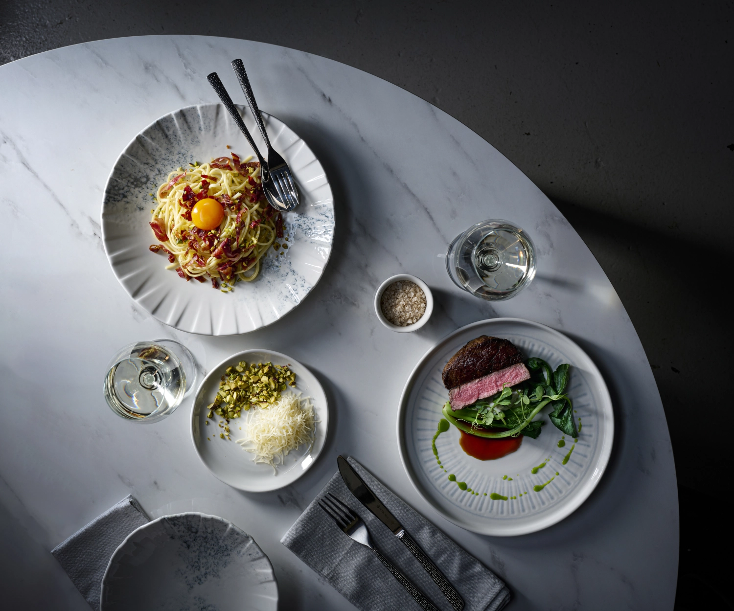 Era Grey Assiette plate gaufrée