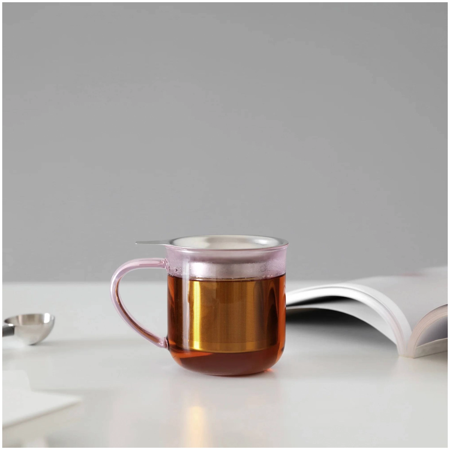 Minima passoire à thé avec couvercle métallique