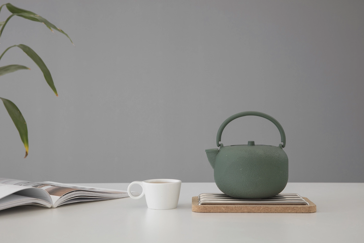 Saga théière en fonte