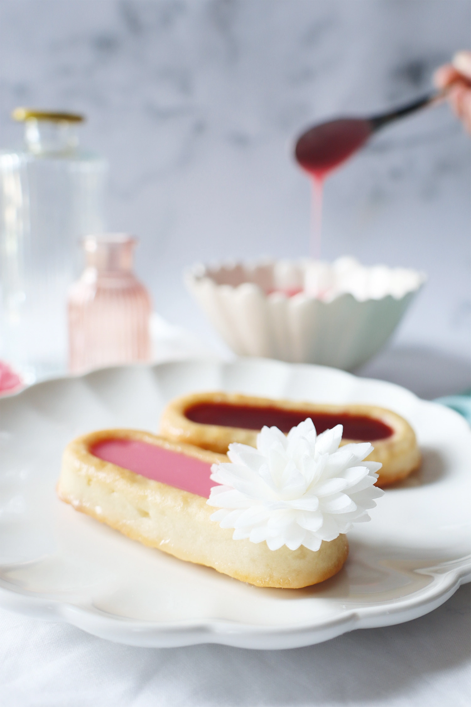 5er Set Dahlien aus Esspapier weiss