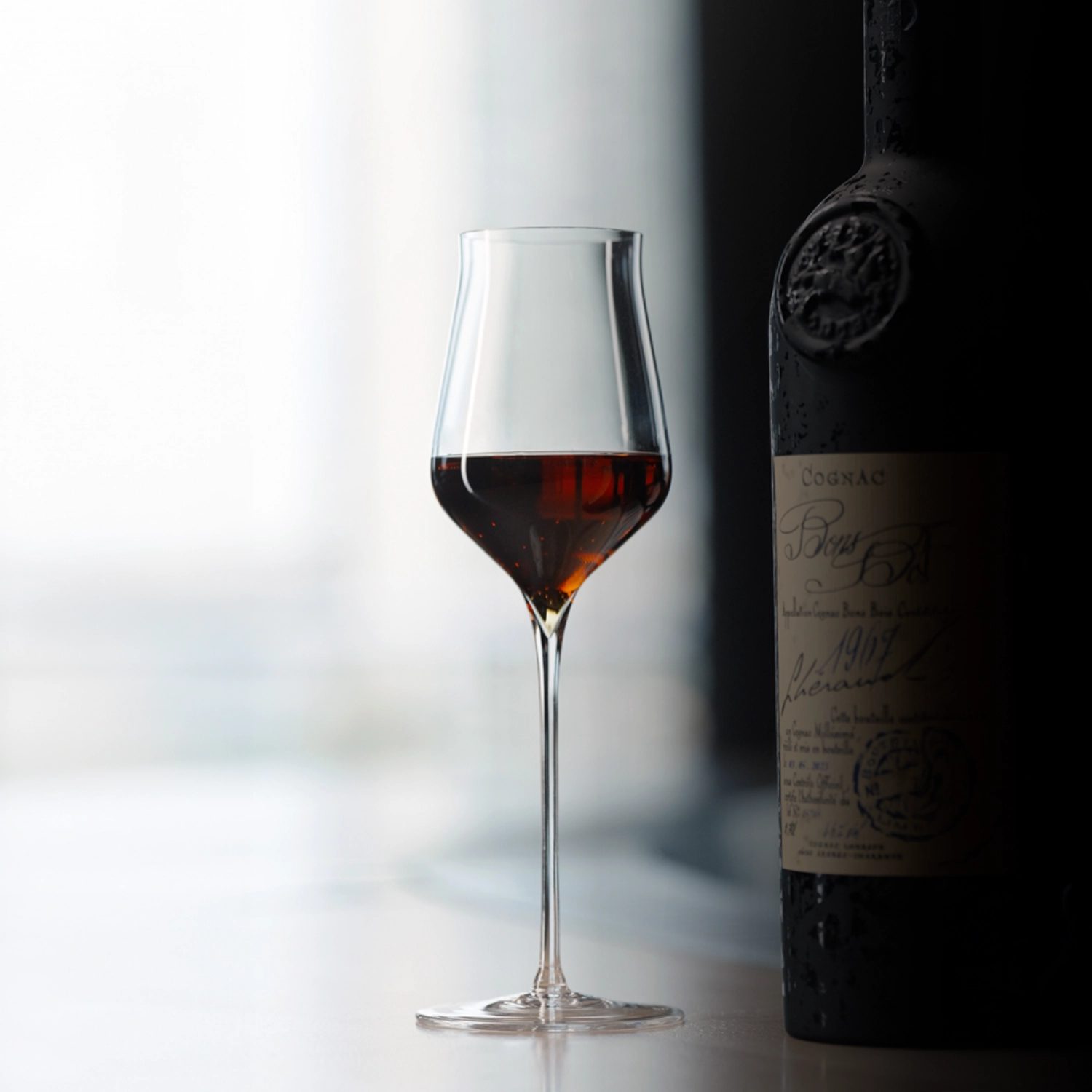 Signature F. Thireau Shanghai Portweinglas mundgeblasen