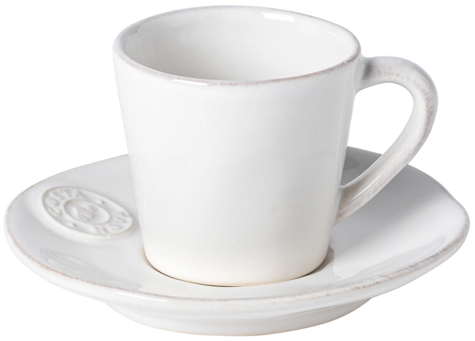 Nova tasse à café avec soucoupe