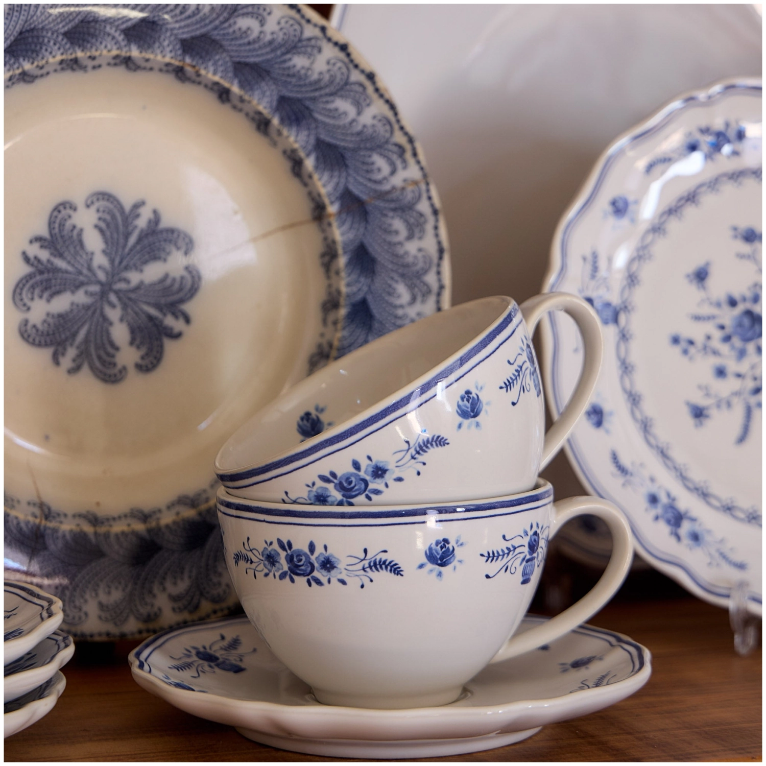 Vila tasse à thé et soucoupe