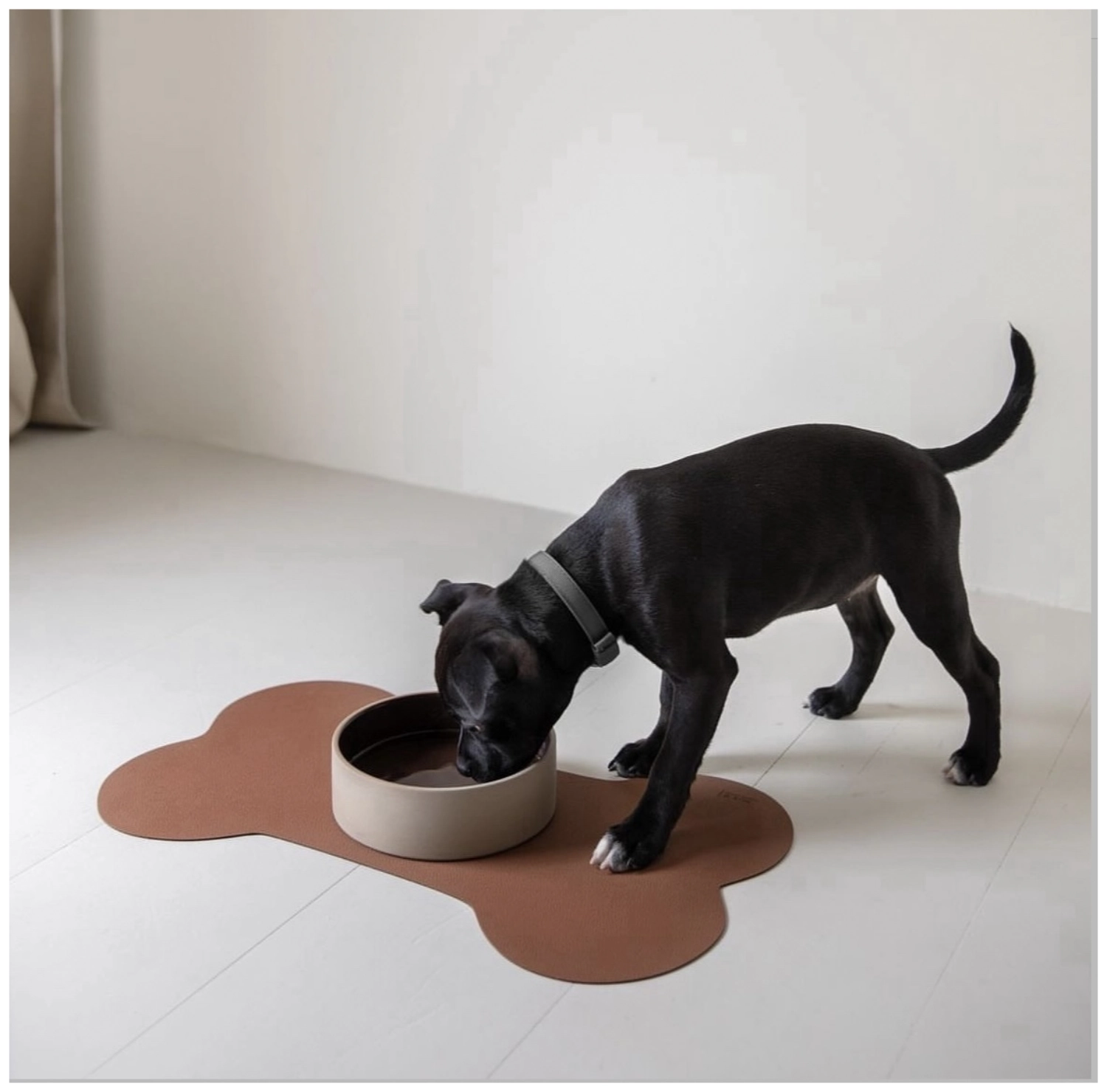 Tapis pour gamelle chien 65x39cm L cognac