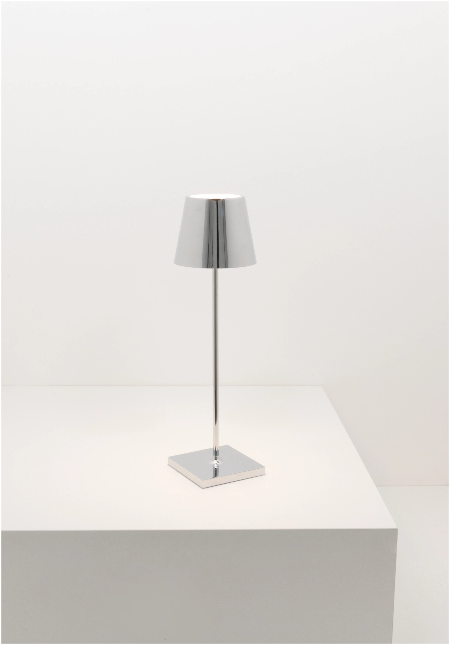 Poldina Pro Tischlampe