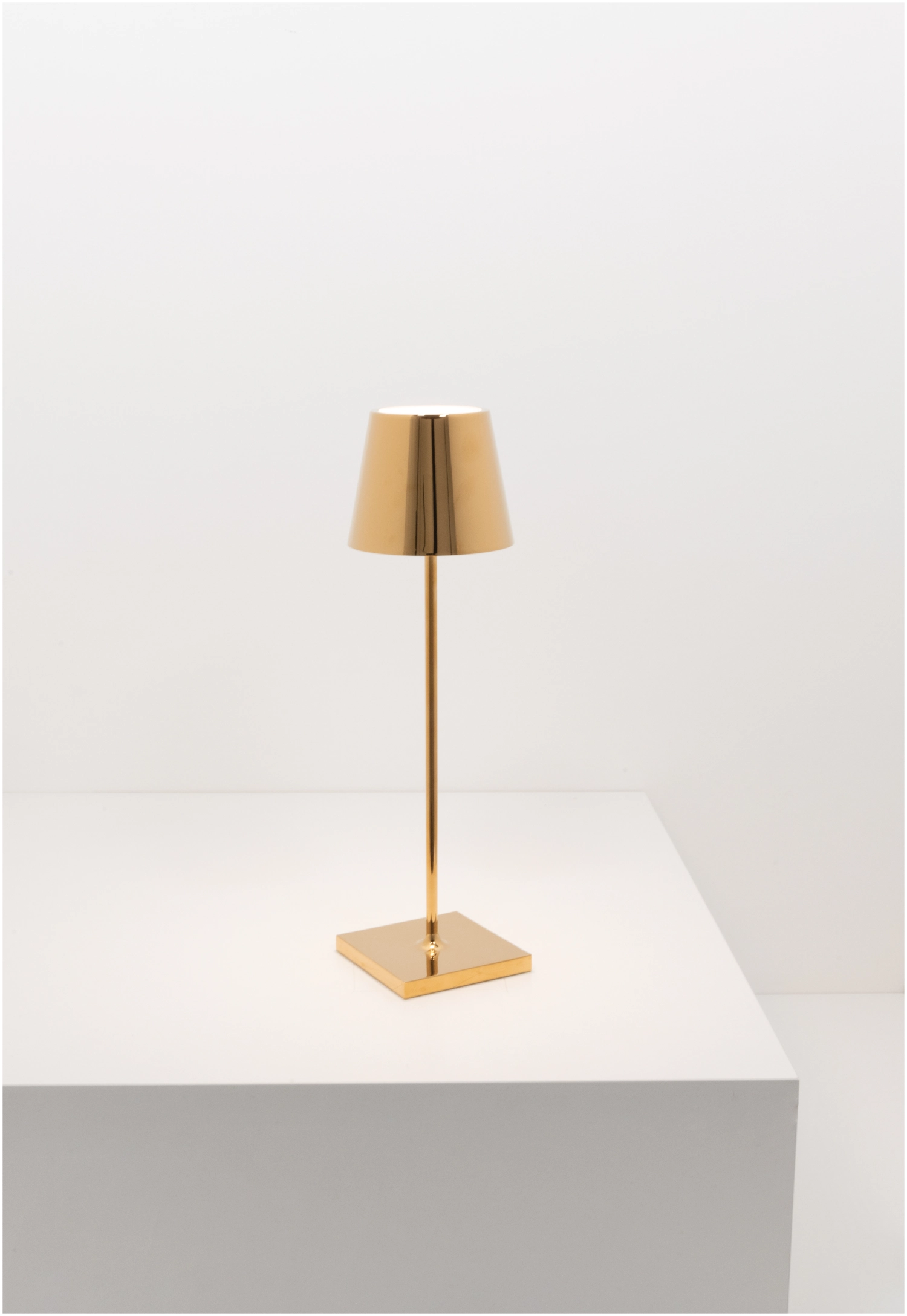 Poldina Pro Tischlampe
